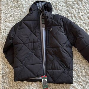 Nwt G H Bass men’s puffer size M